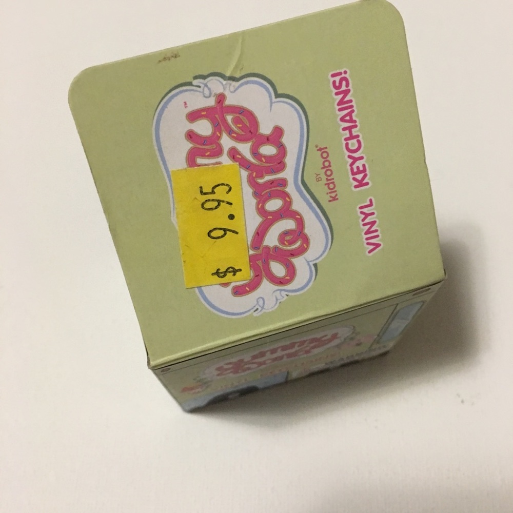 Kidrobot Vinyl Keychain - Picture 13 of 14